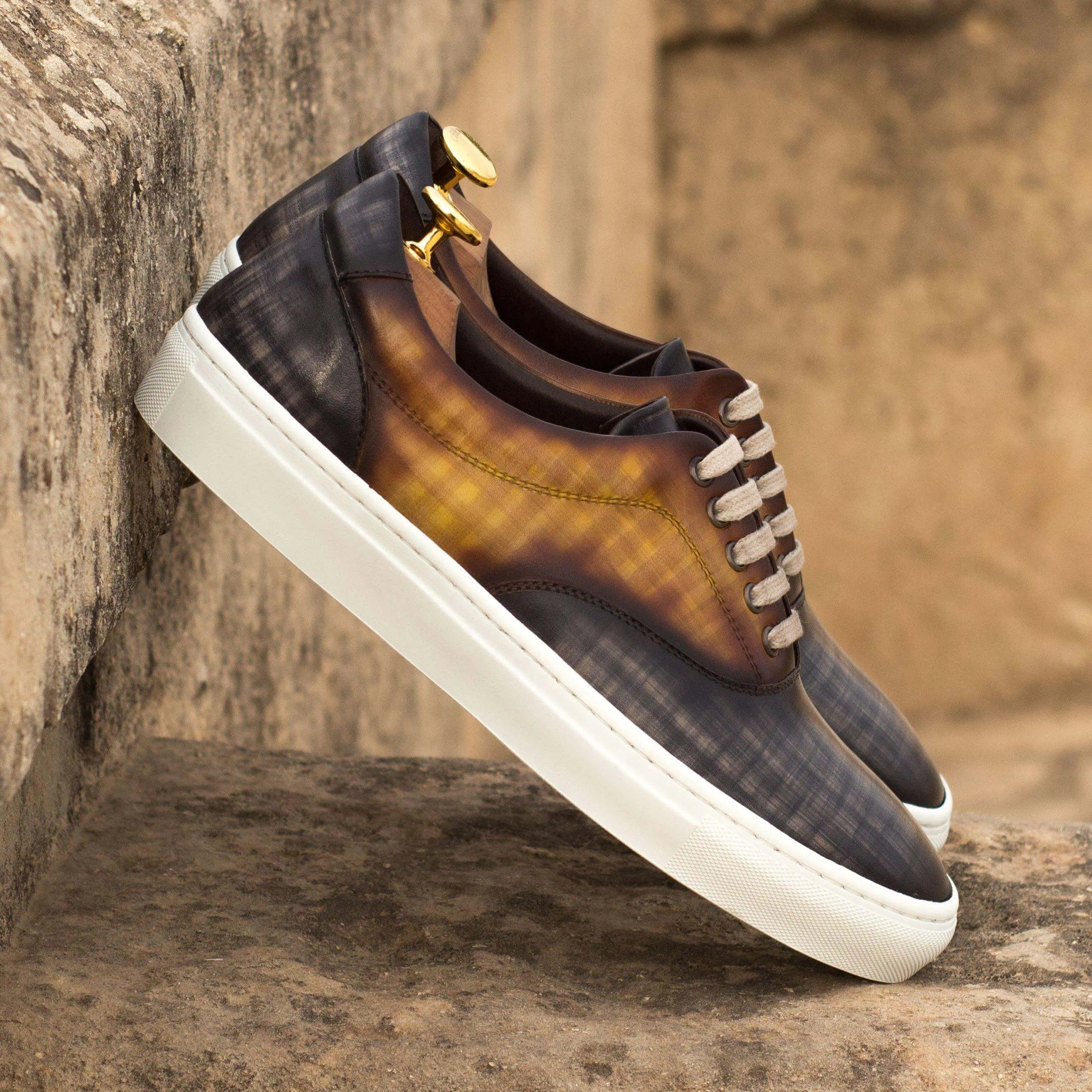 Leather sneakers with white soles, featuring the Alex Top Sider Patina Sneaker II design