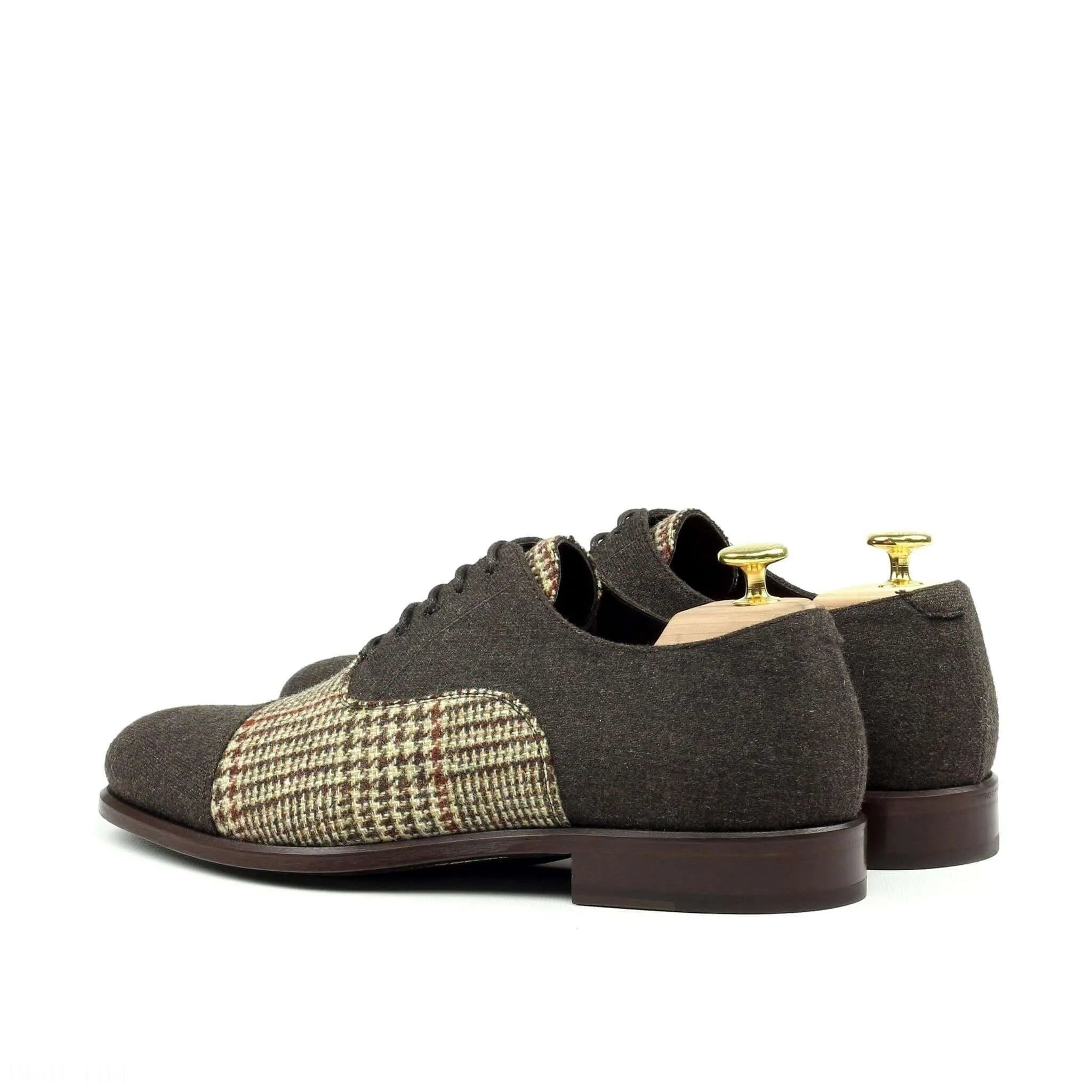 Brown tweed Azzedine Oxford Shoes for a sophisticated and stylish appearance