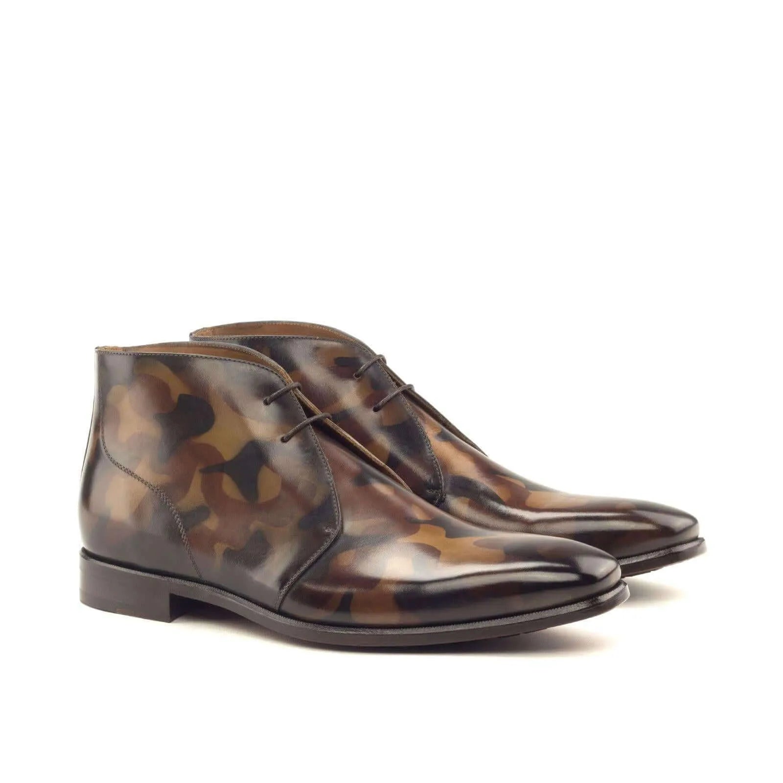 Camouflage-patterned leather Battle Patina Chukkas II for stylish, rugged footwear