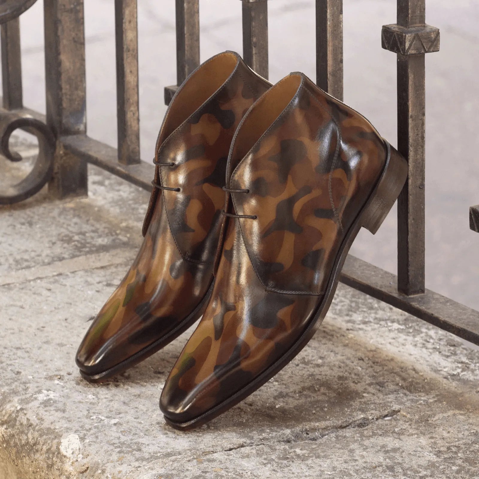 Camouflage-patterned leather Battle Patina Chukkas II for stylish, rugged footwear
