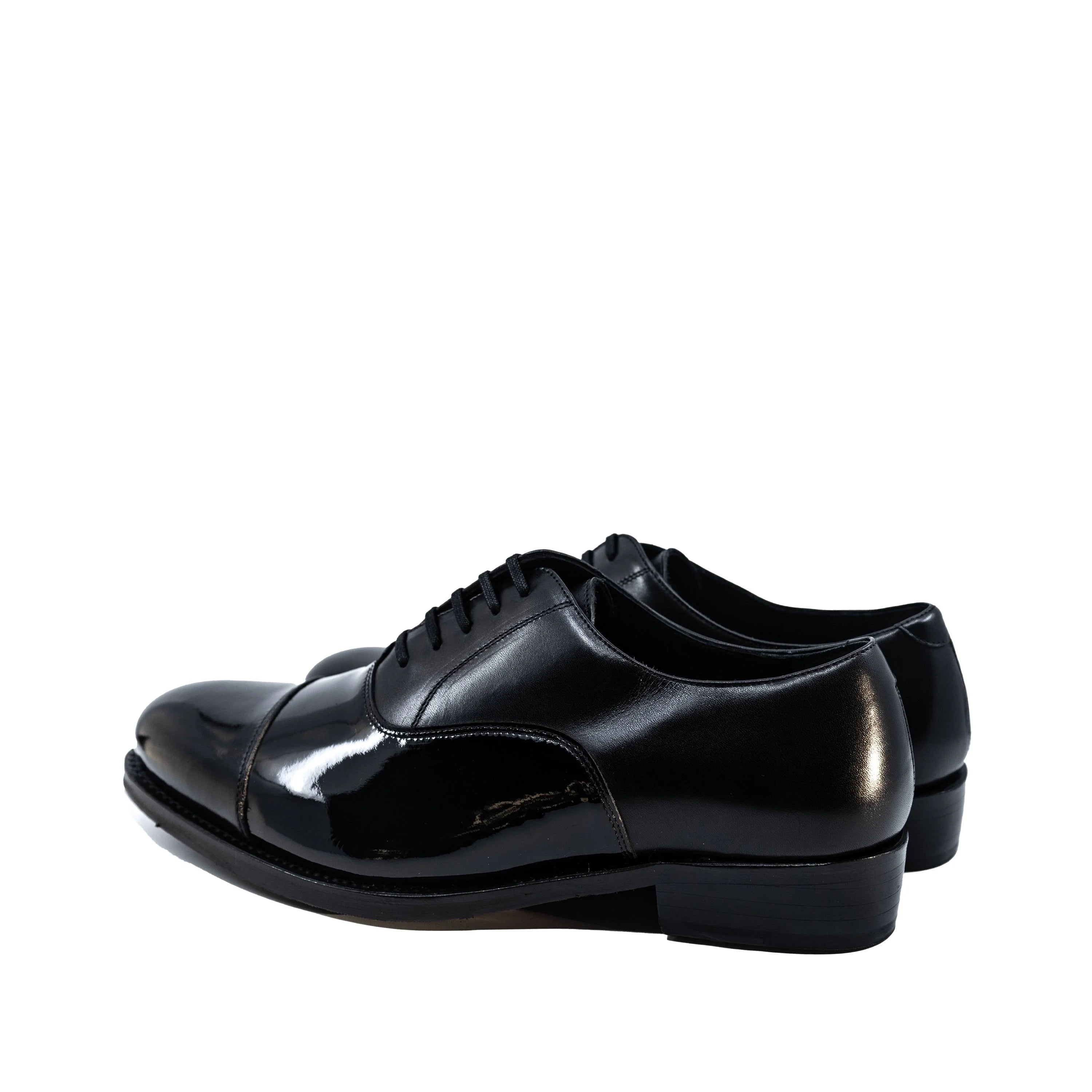 Polished black patent leather Beyondz Oxford Shoes II with laces