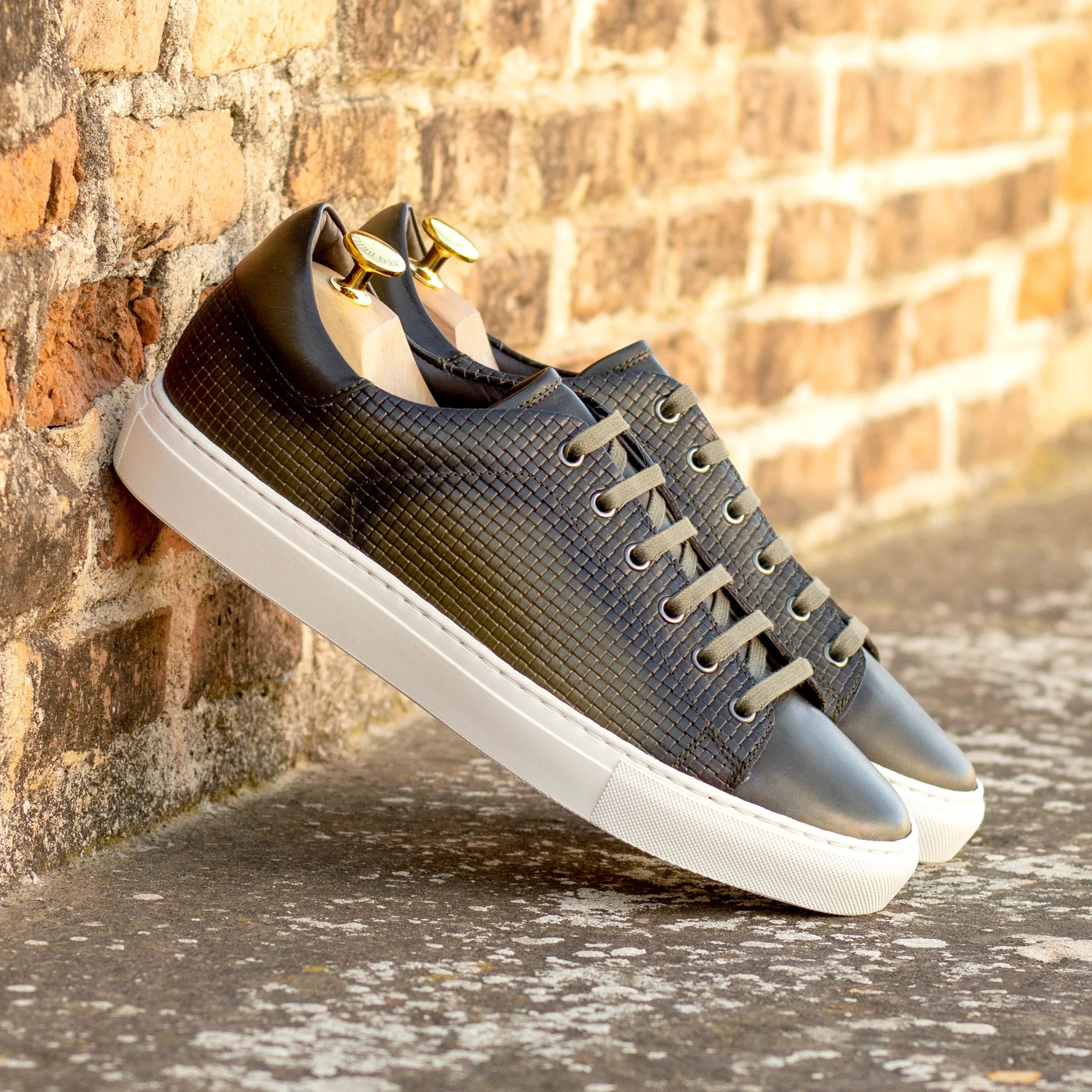 Gray leather CapaThree Trainer Sneakers with white soles for a stylish look