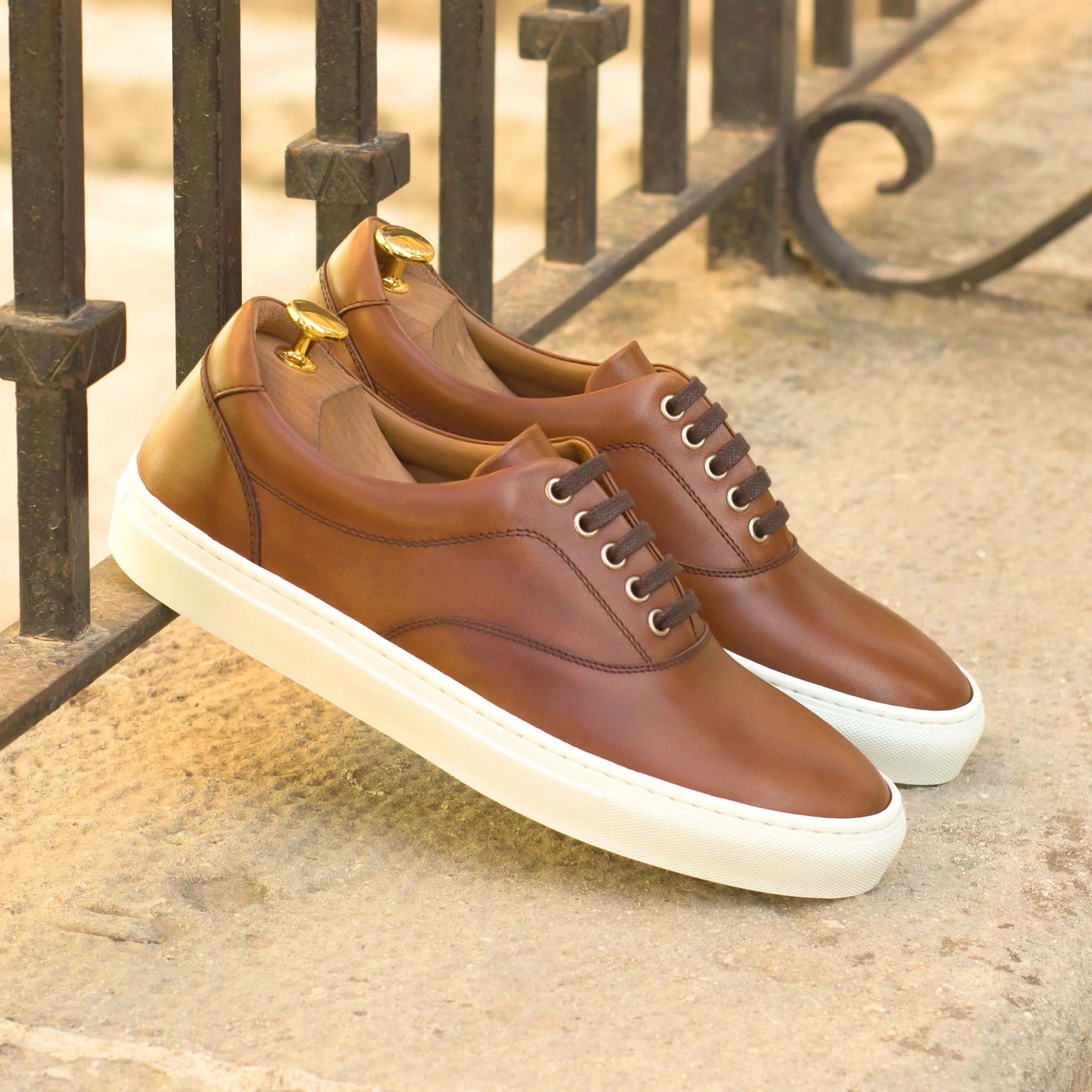 Brown leather Cassian Top Sider Sneaker with white cupsole, ideal for stylish trainer sneakers
