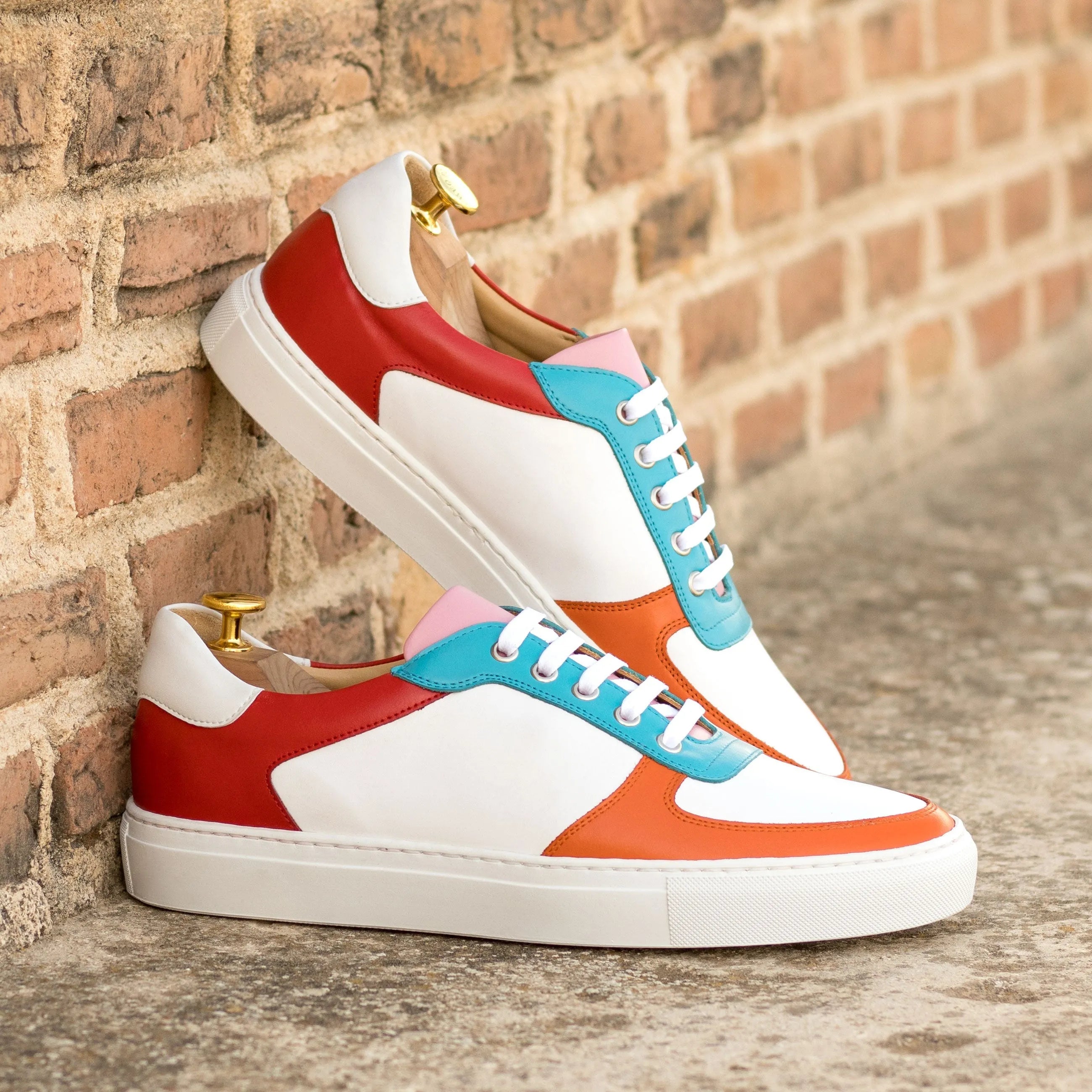 Colorful Castor Low Top Sneaker made of premium nappa leather, perfect for stylish trainers