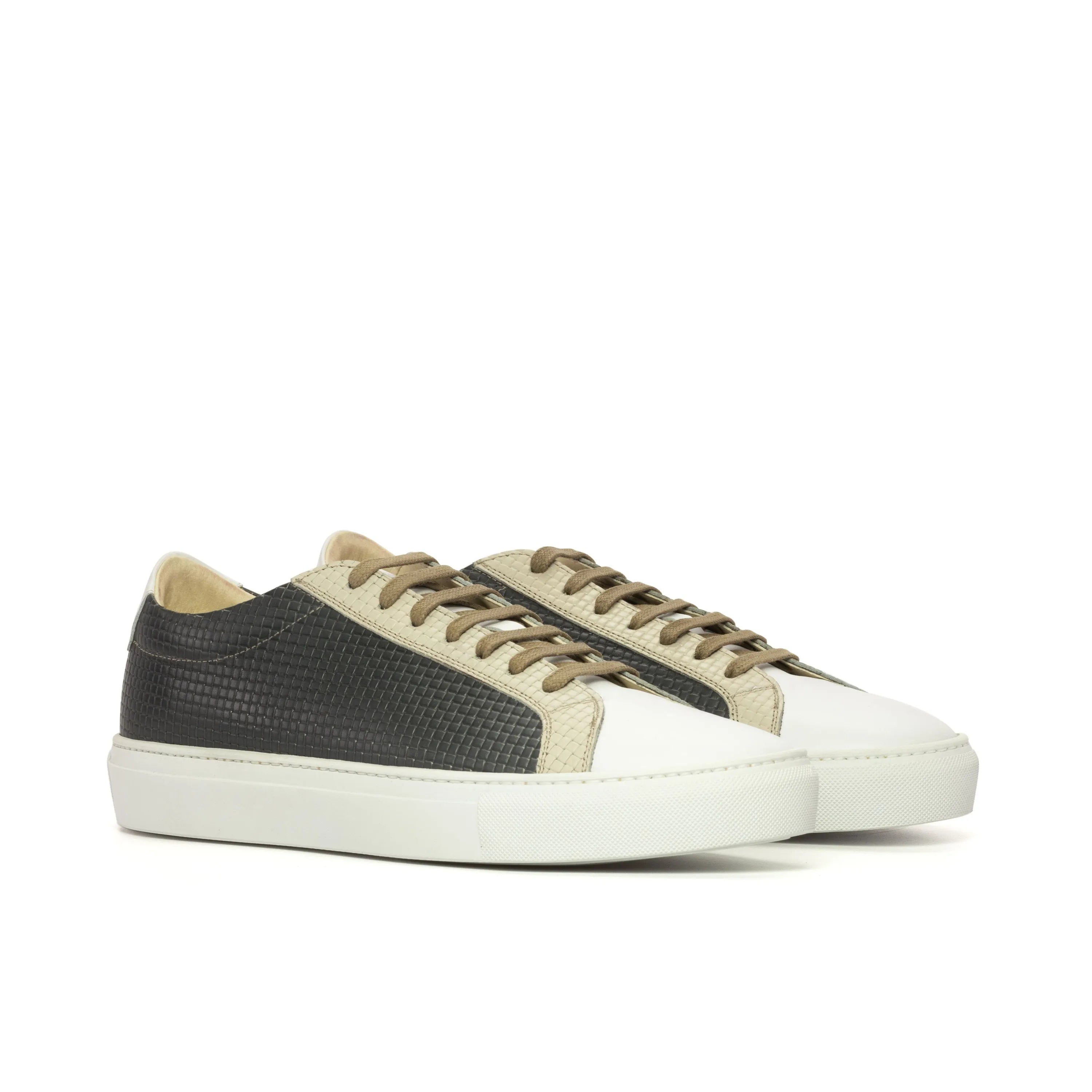 Two-tone leather sneakers featuring braided leather in the Cloudy low kick design