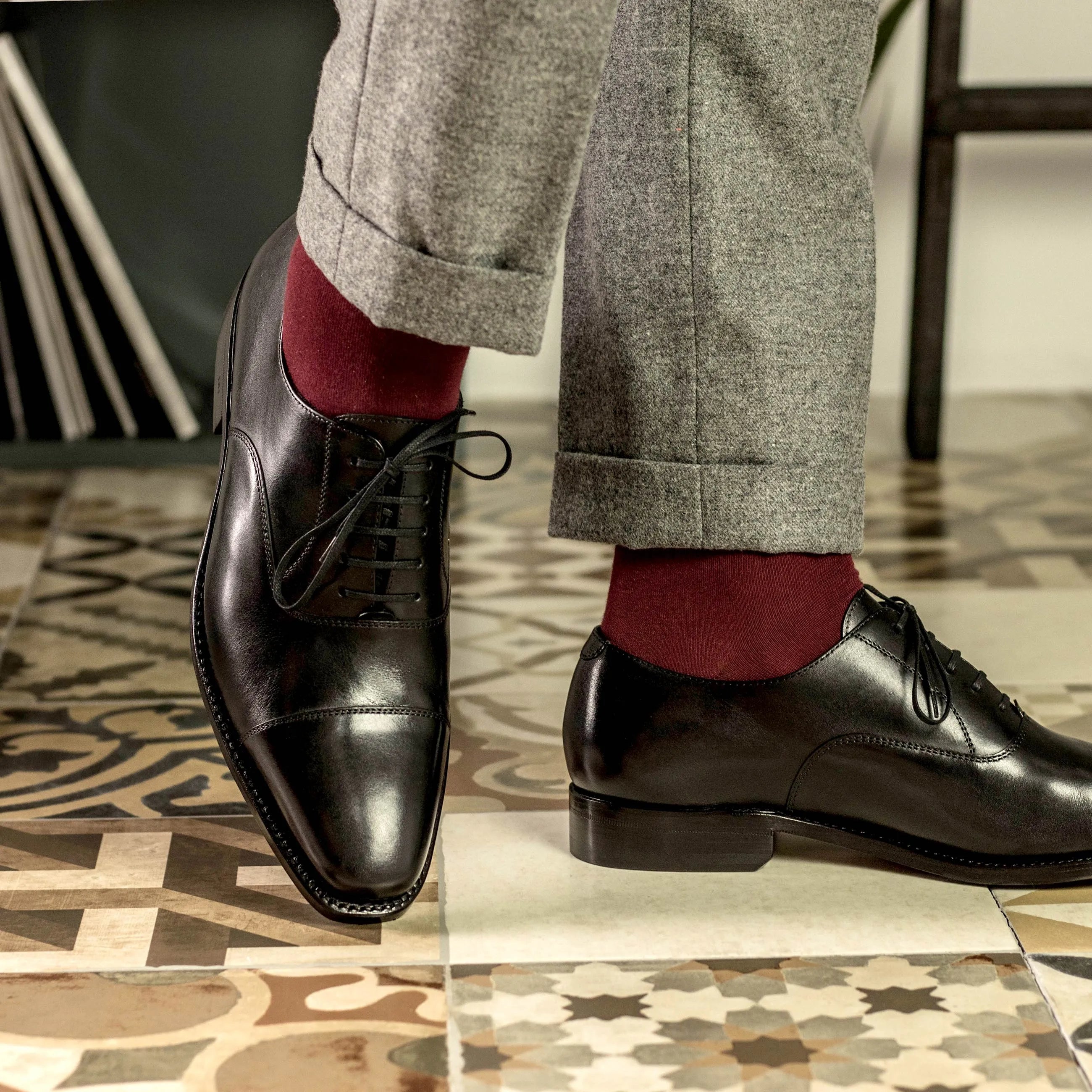 Black leather Farell Oxford shoes for a polished and elegant look in any setting