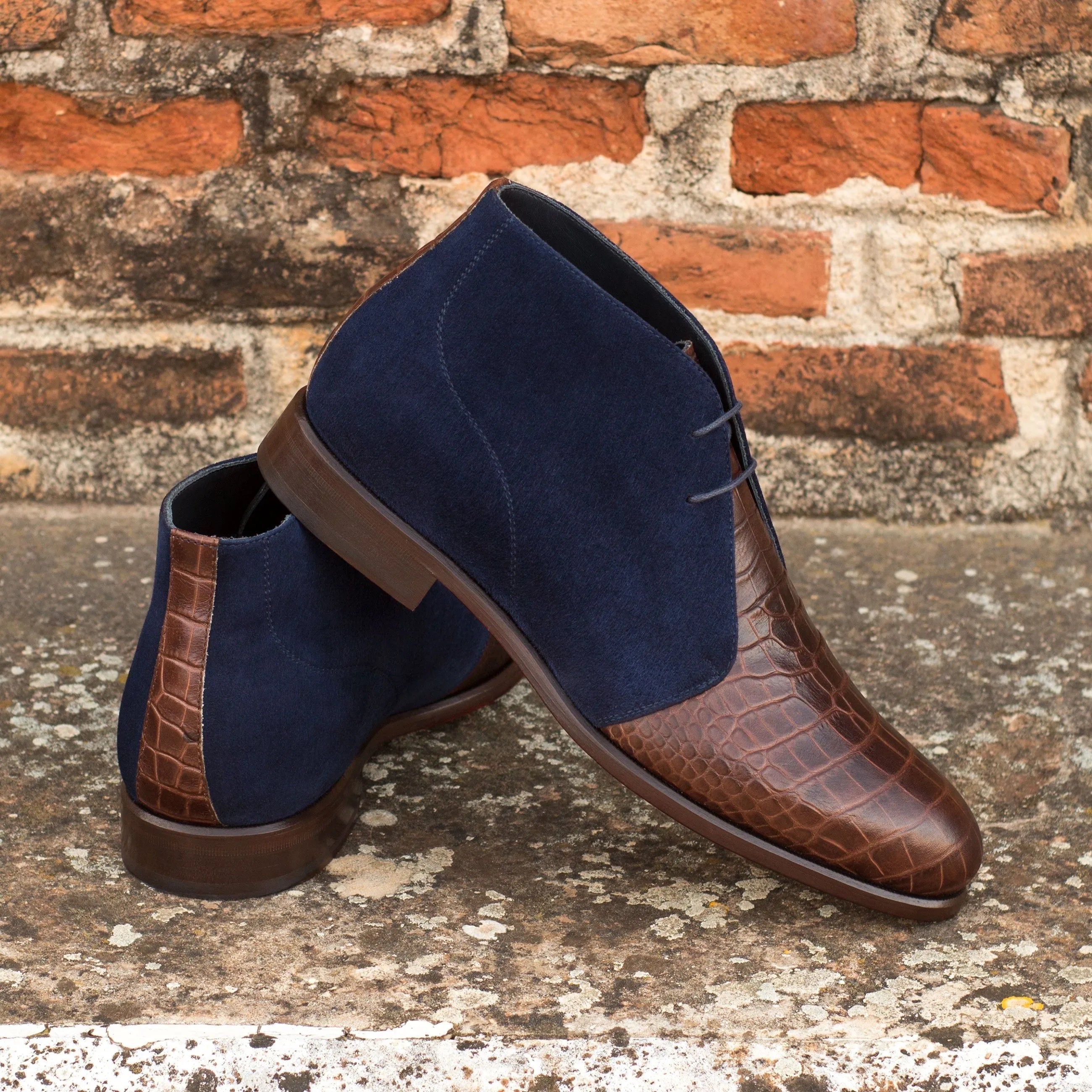 Blue suede and brown leather Geovano Chukka boots for stylish versatility