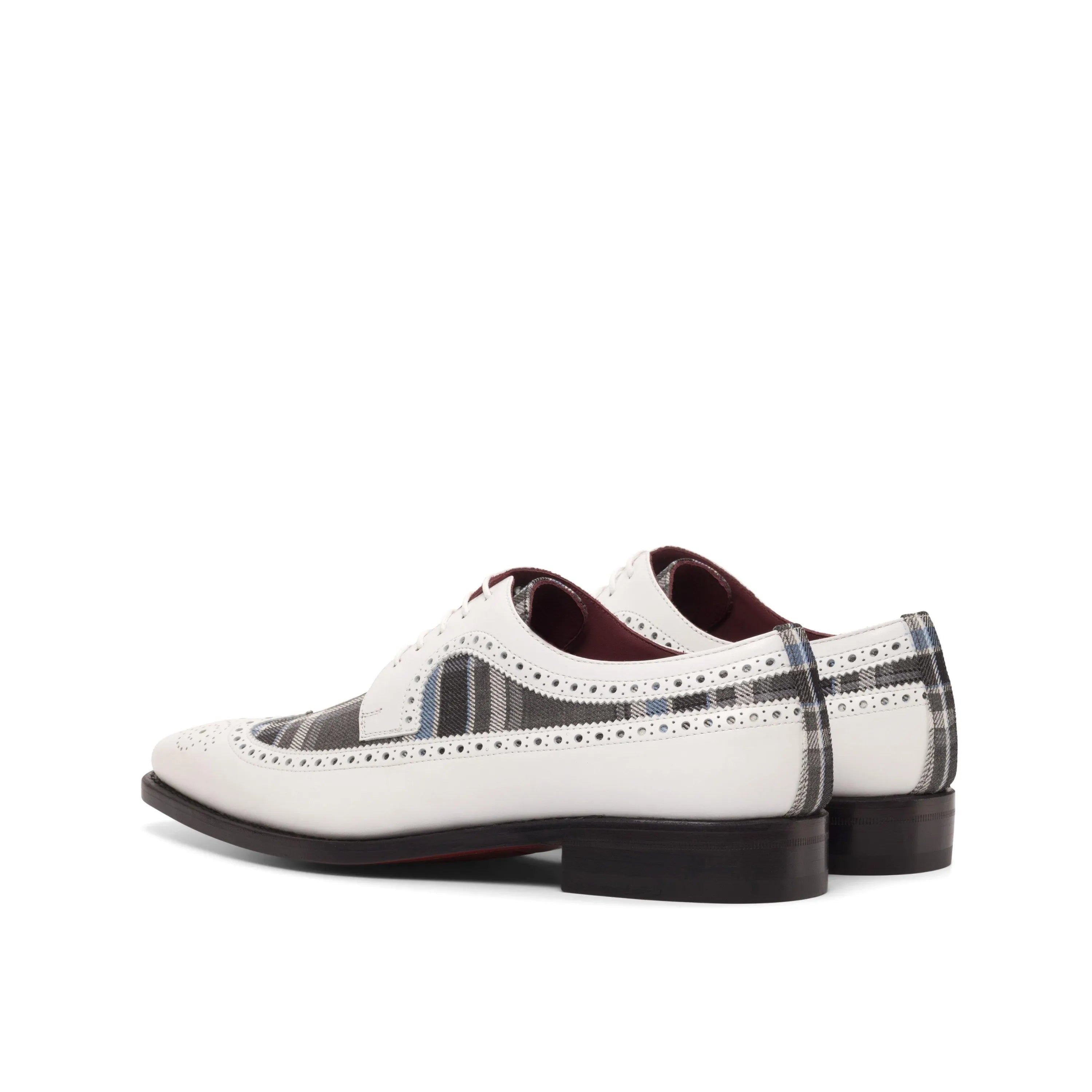 White and plaid Jazzy Longwing Blucher shoes with stylish long wingtip design