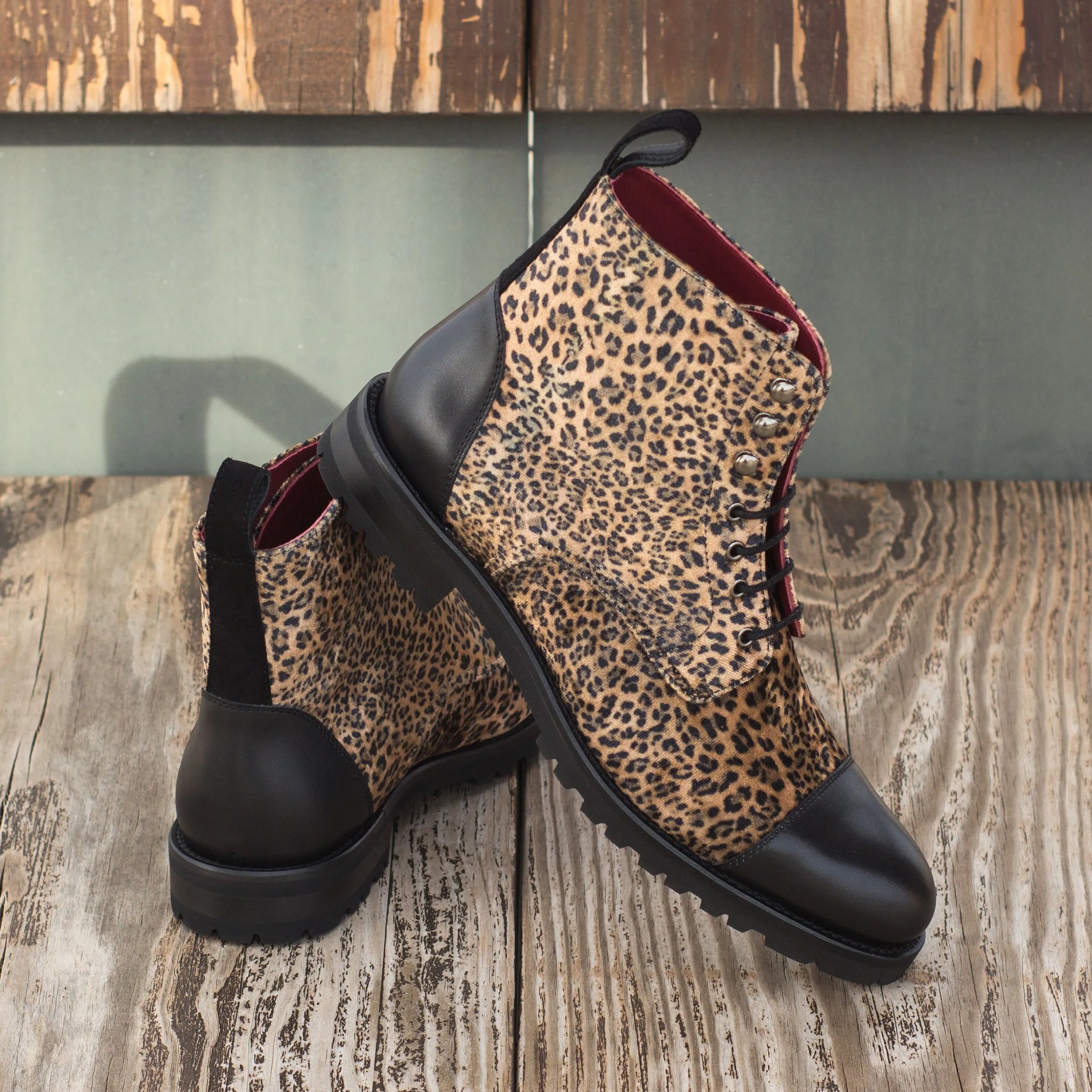 Mona Ladies Captoe boots in stylish leopard print leather for trendy footwear