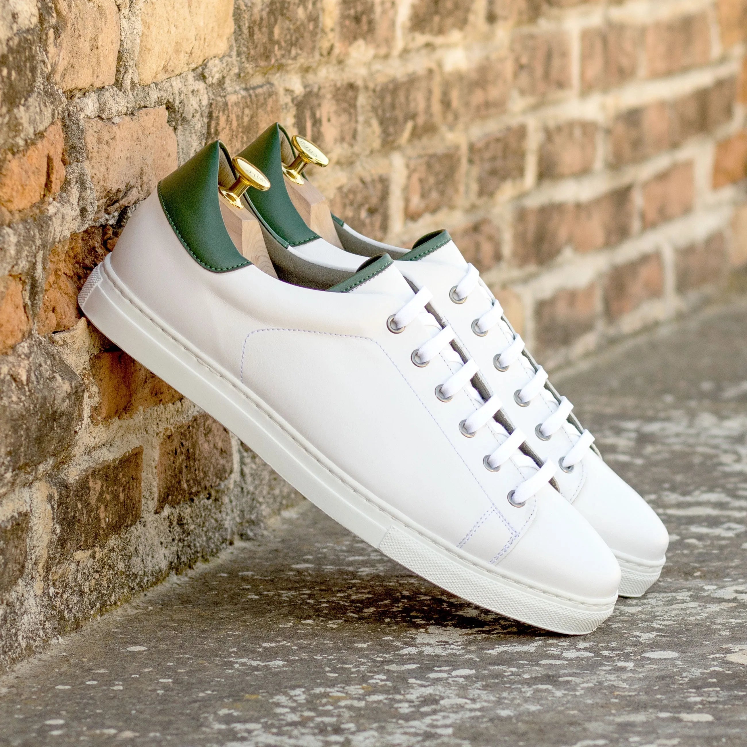 White leather Ramirez Vegan Trainer with green heel, made from vegan Italian Nappa
