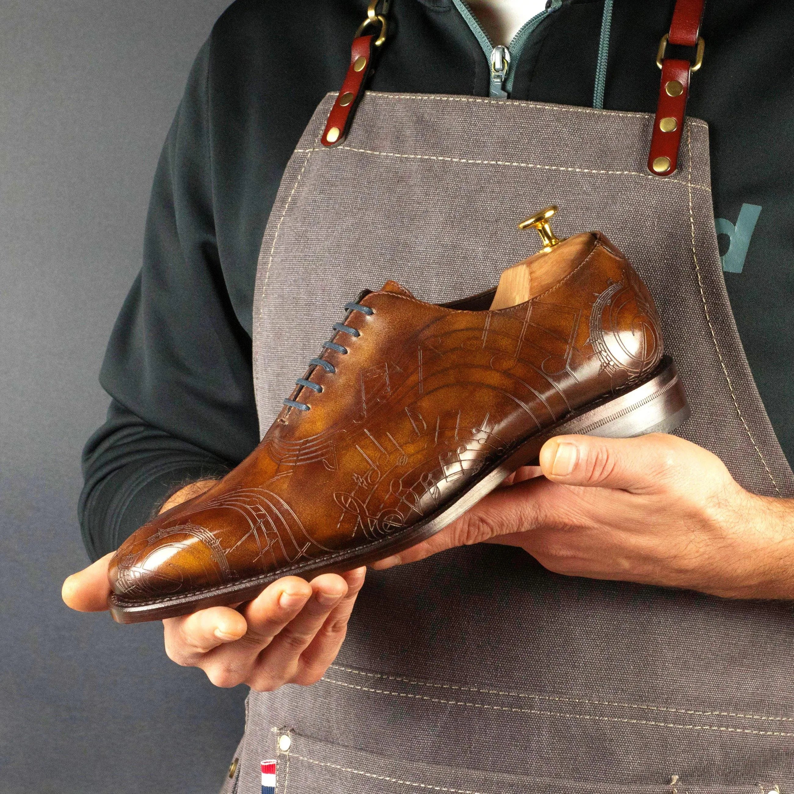 Brown leather dress shoe Rob Patina Wholecut showcasing exquisite craftsmanship and patina finish