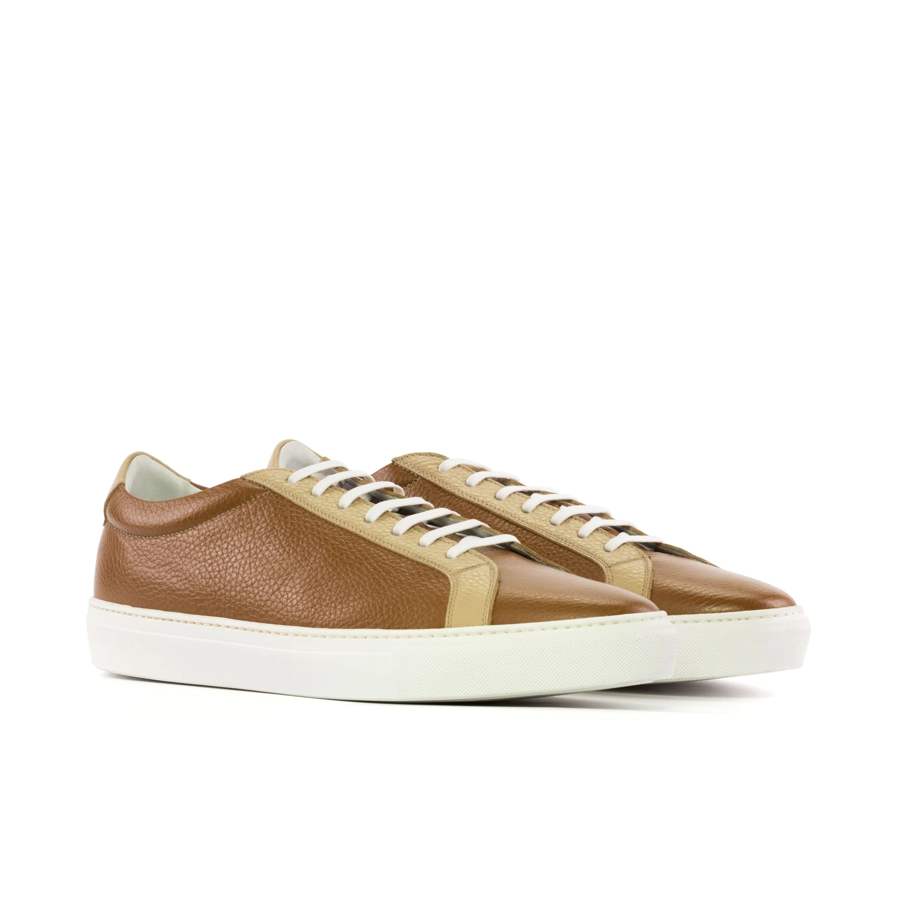 Brown grain leather TomCruiser low kick sneaker with white soles for stylish comfort