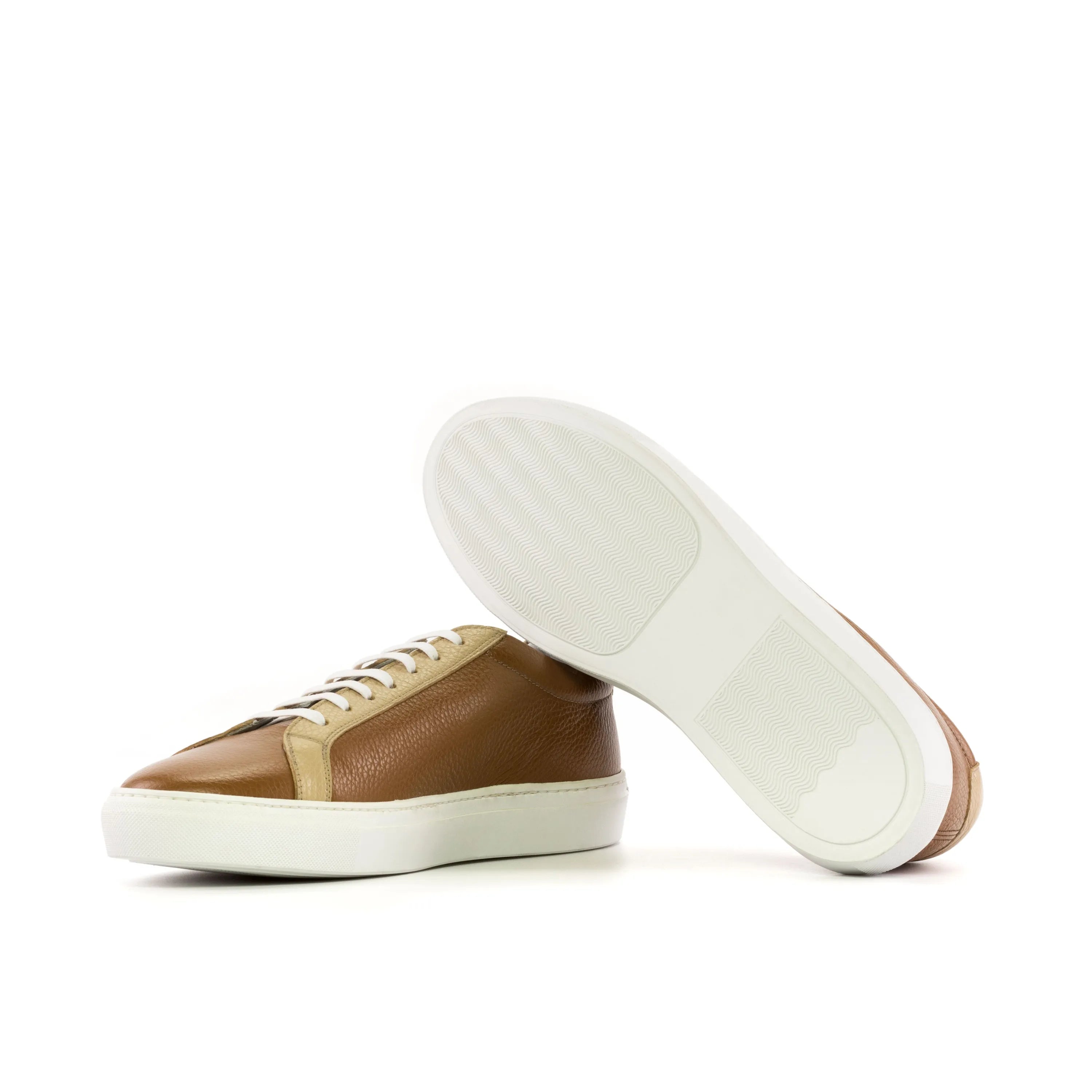 Brown grain leather TomCruiser low kick sneakers with stylish white soles