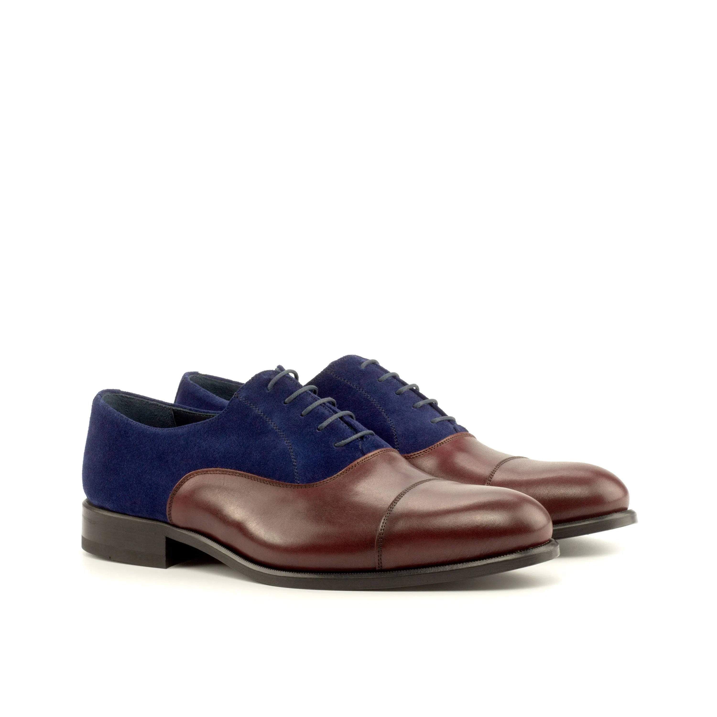 Two-toned leather WR11 Oxford Shoes showcasing classic style and elegance