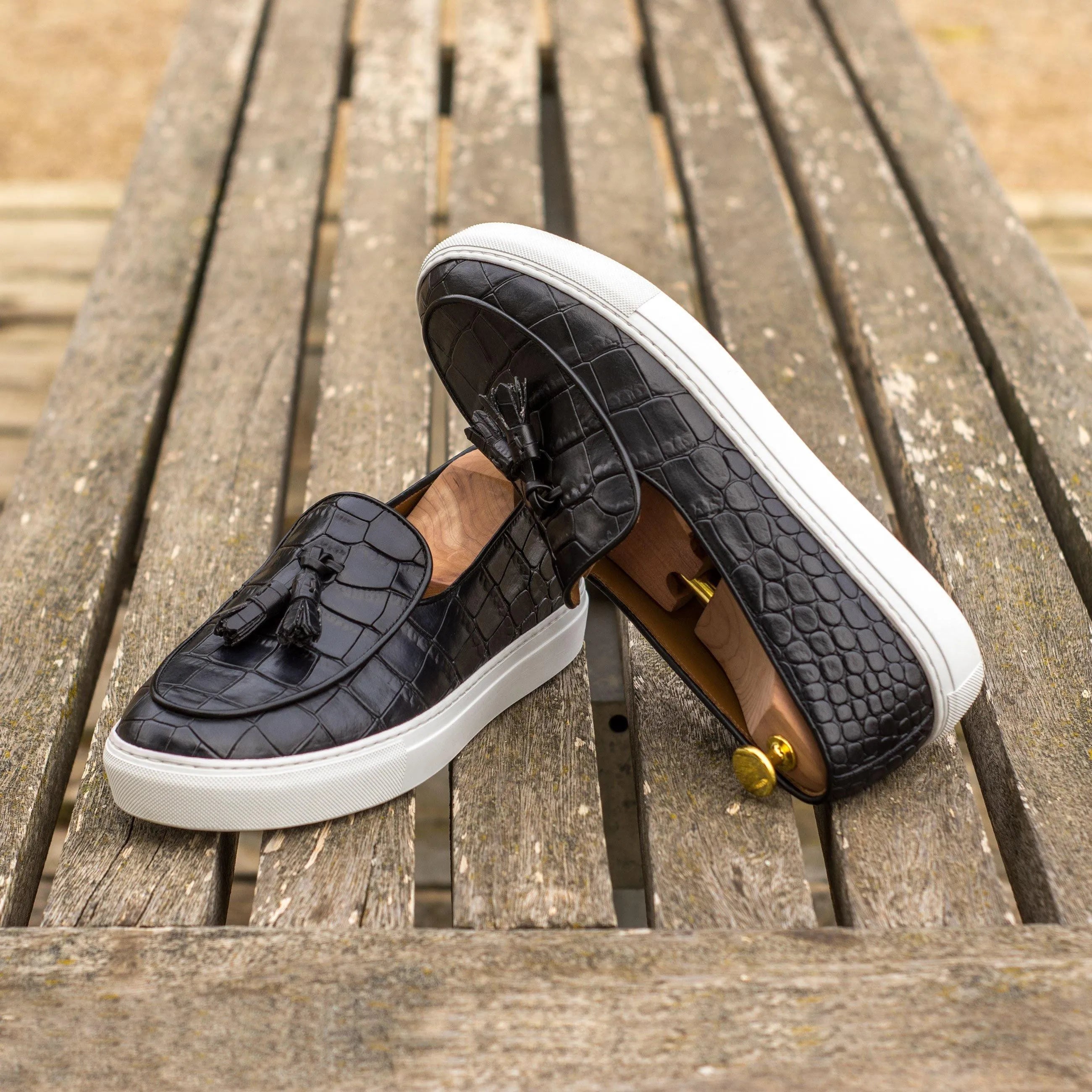 Black crocodile-patterned calf leather loafers from Xevia Belgian Monk Sneaker II