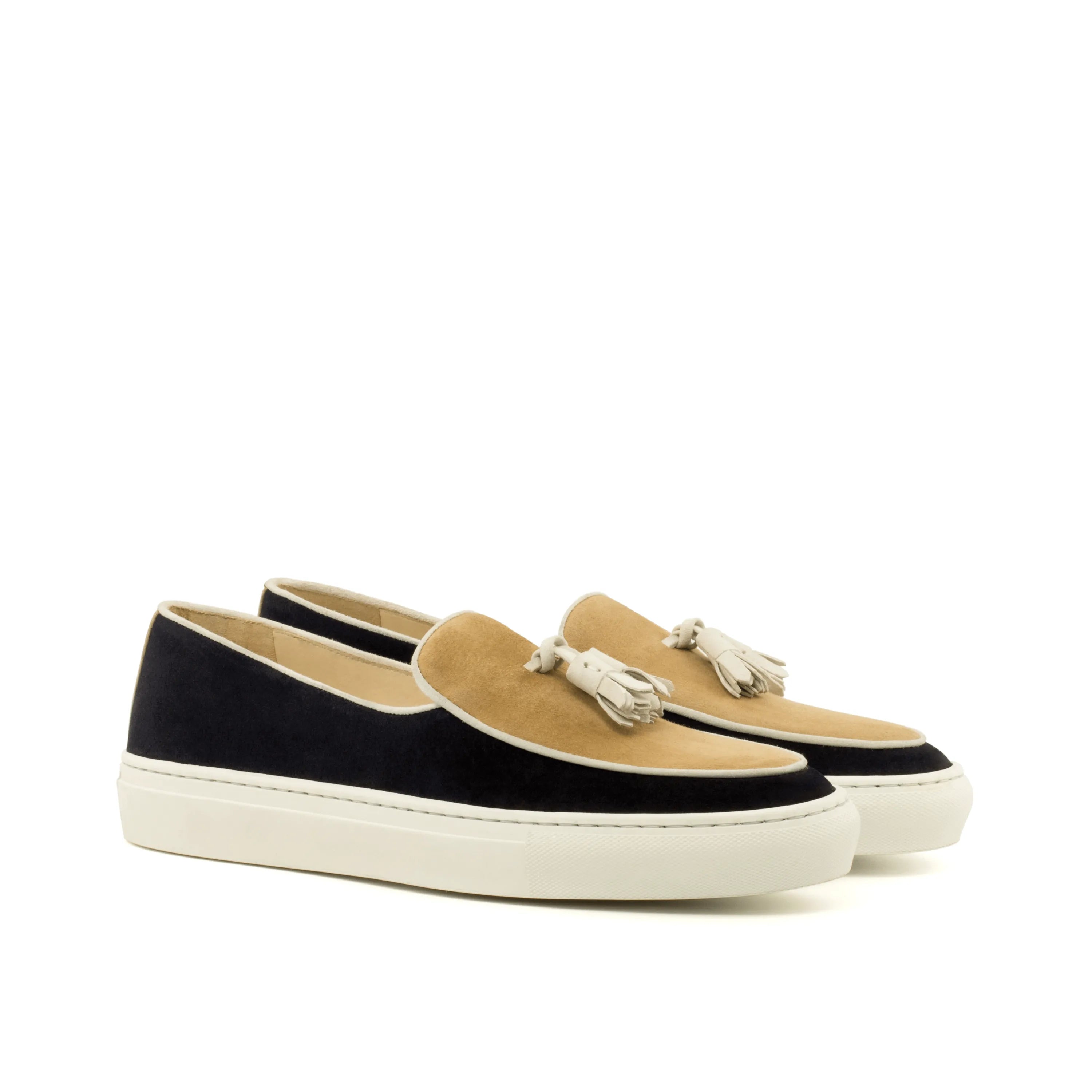 Two-tone tassel loafers from Antigo Belgian Sneaker II in kid suede