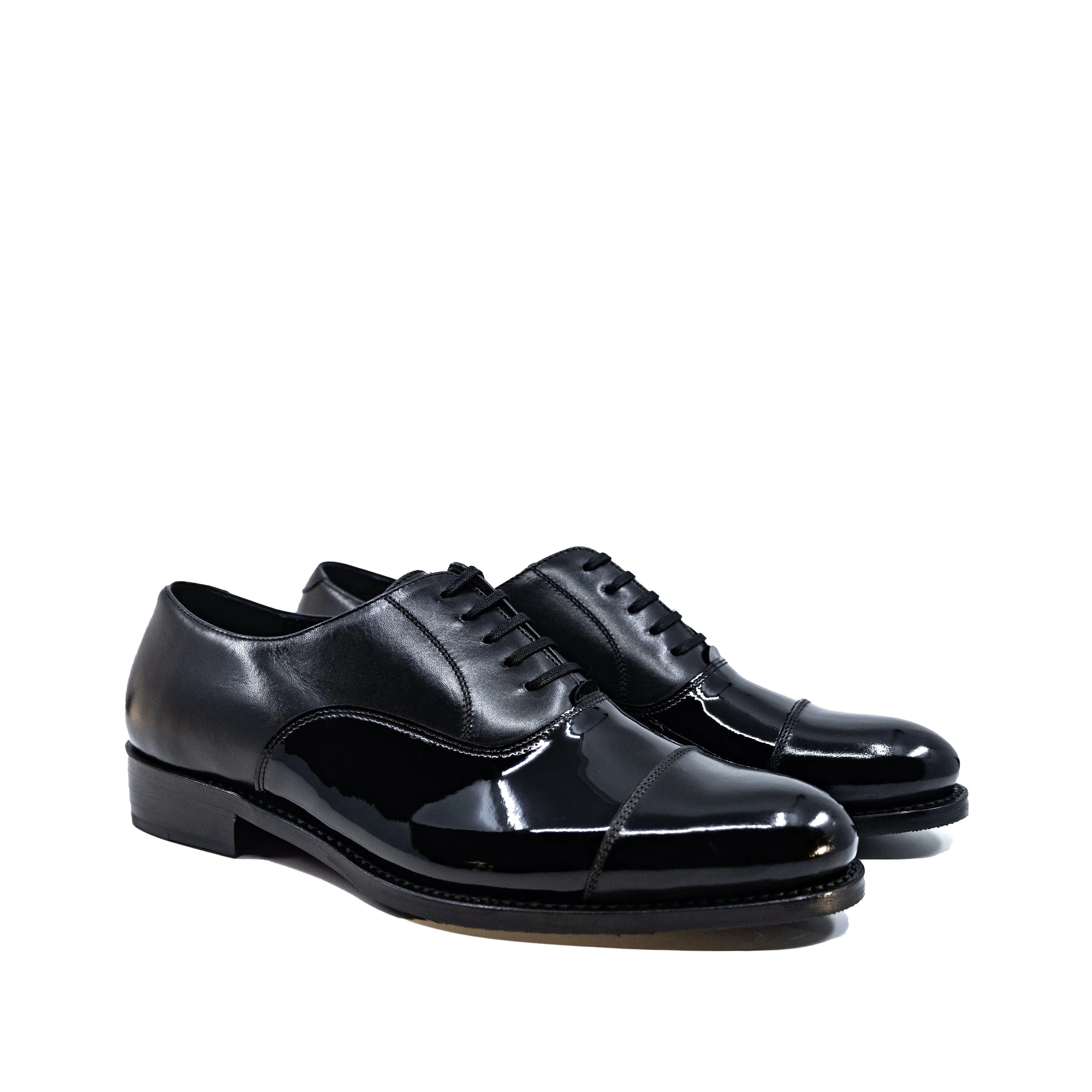 Black patent leather Beyondz Oxford Shoes II with laces and cap toe