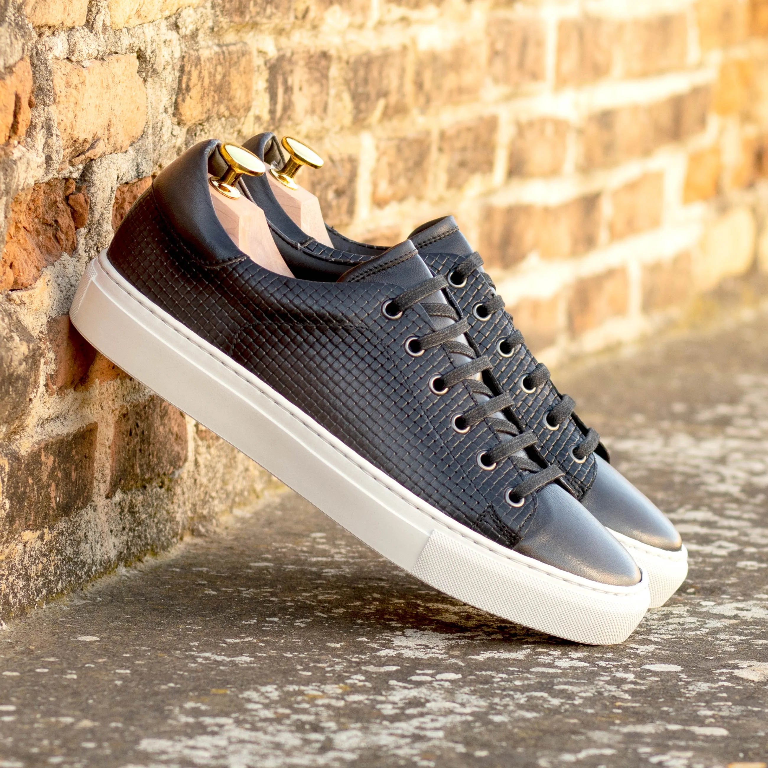 Black leather CapaTwo Trainer Sneaker II with white soles for stylish comfort