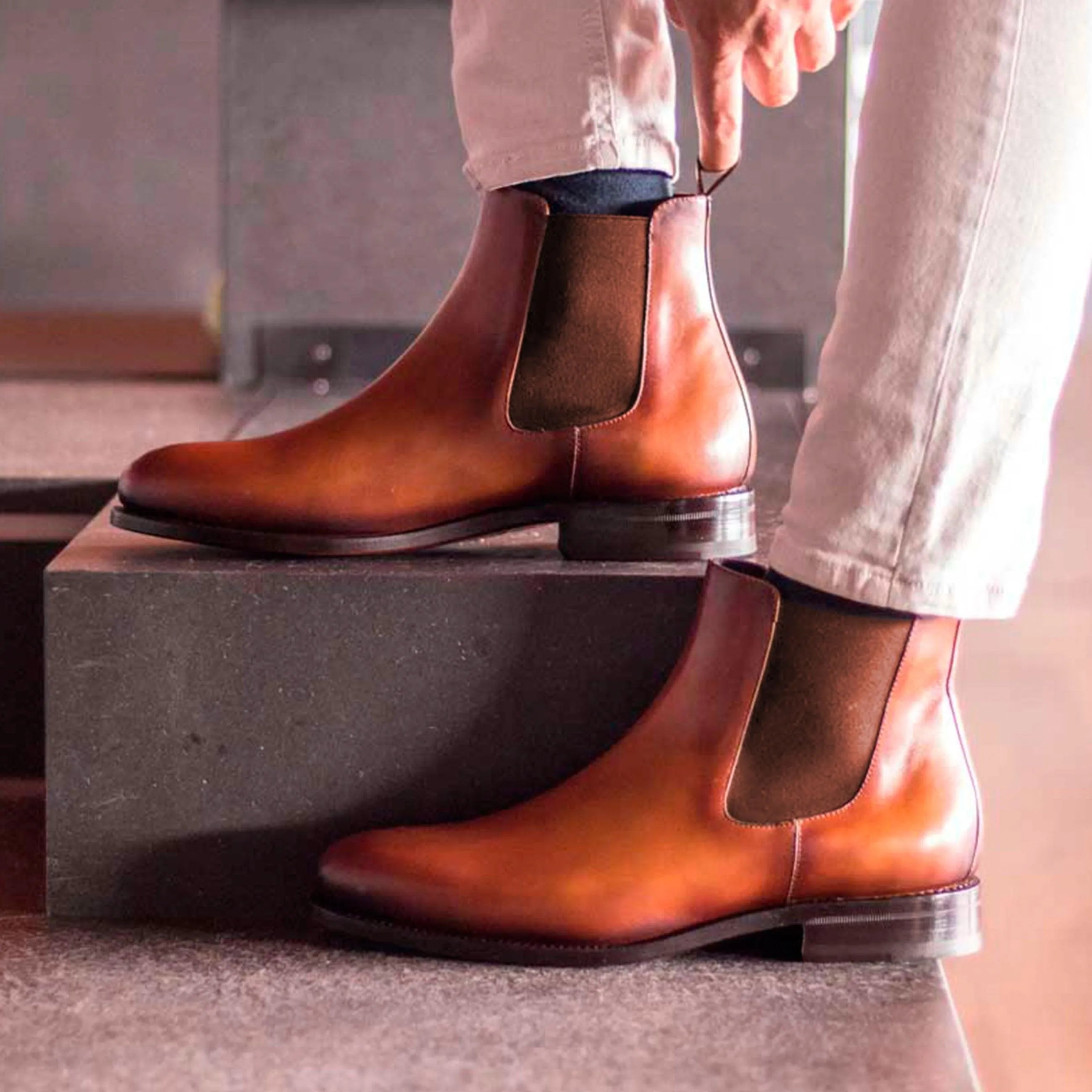 Brown leather Fando Chelsea Boots, stylish and versatile for any fast lane outfit