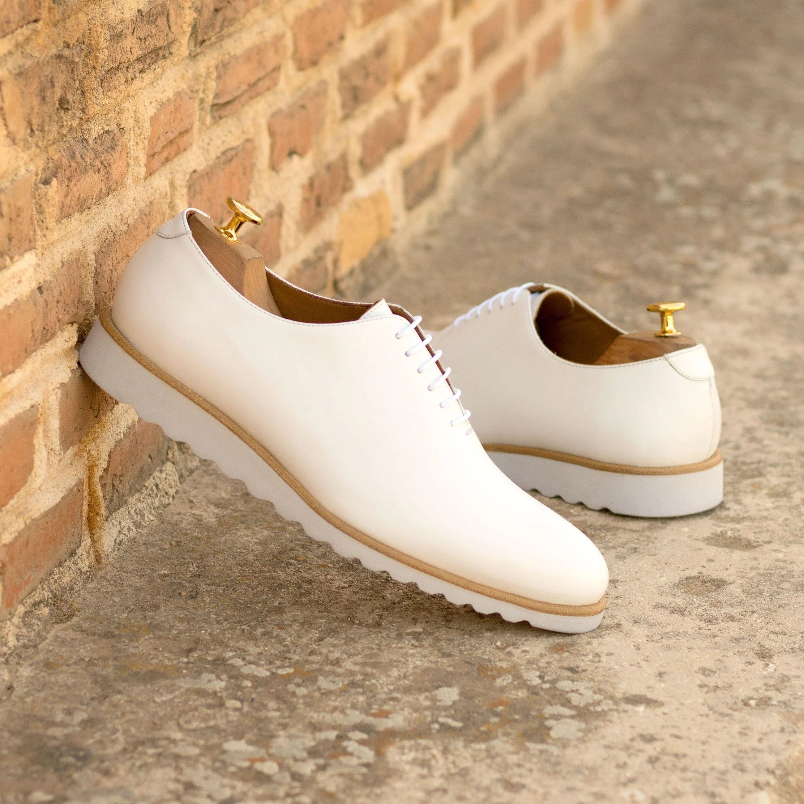 White leather Fazo Wholecut shoes, ideal luxury bespoke shoes for men