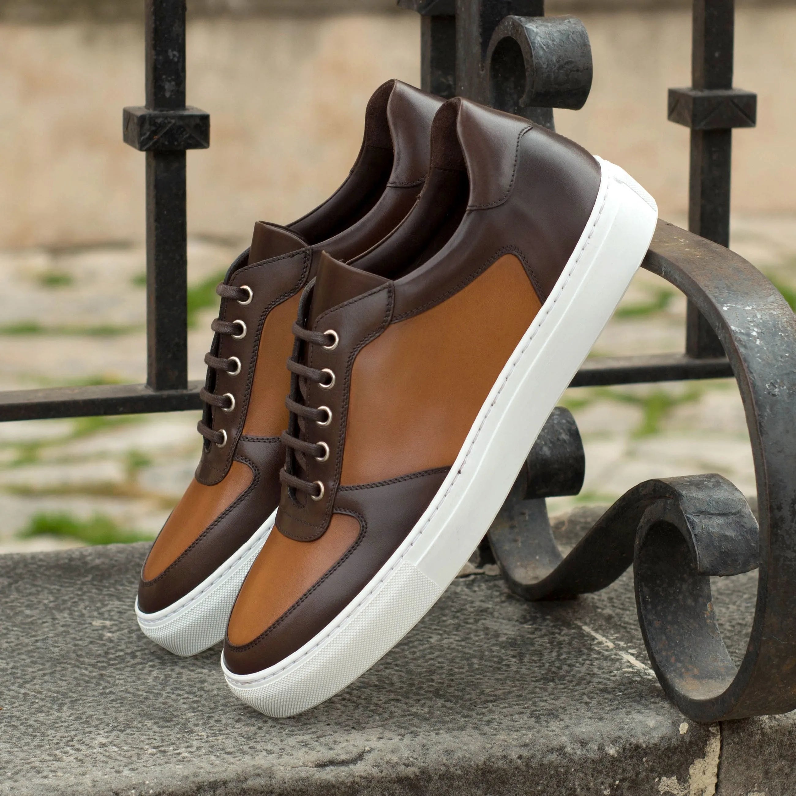 Two-toned leather FG39 Low Top Sneakers featuring painted calf details for stylish comfort