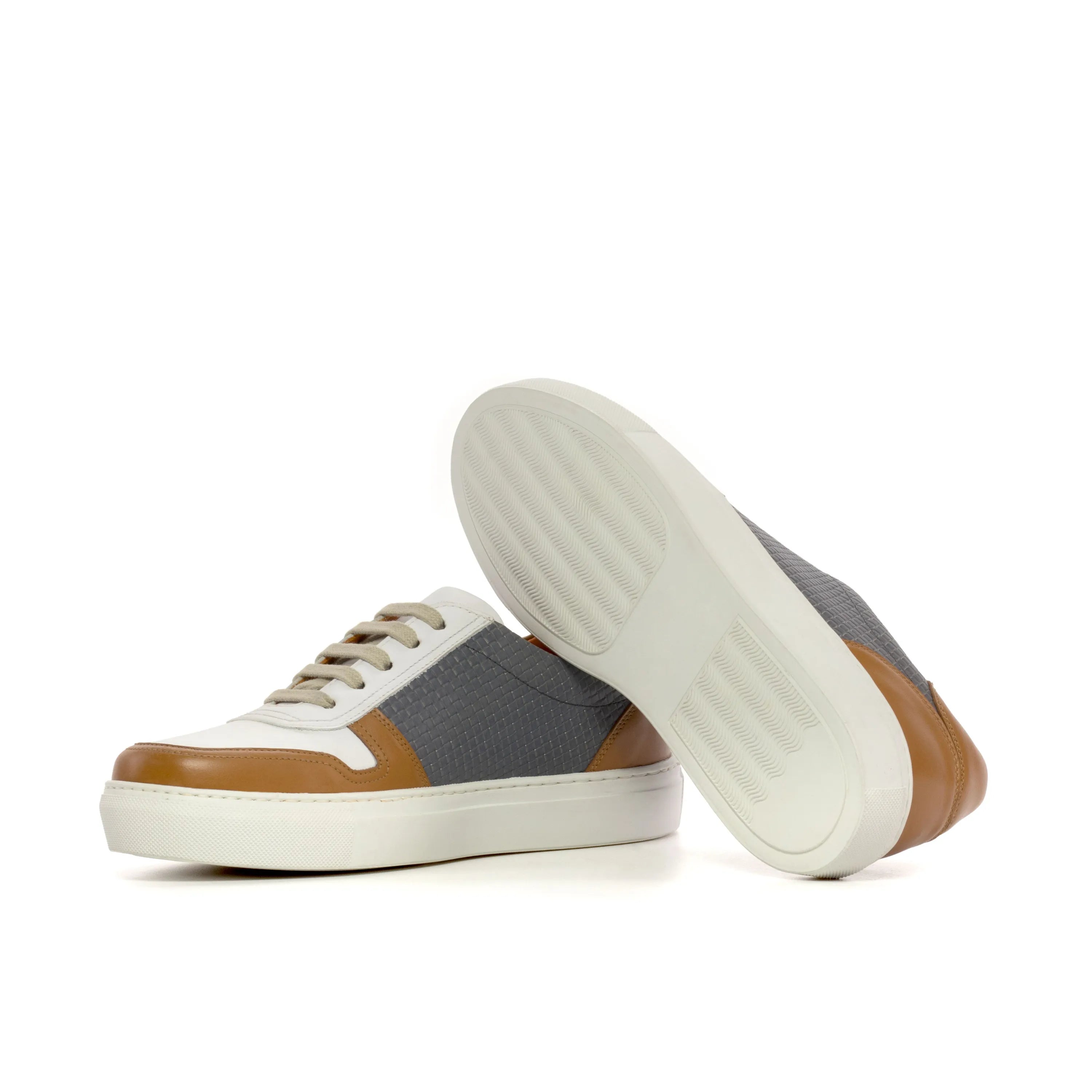 Two-tone leather sneakers of JiJi Unisex Trainer, ideal unisex trainer sneaker style