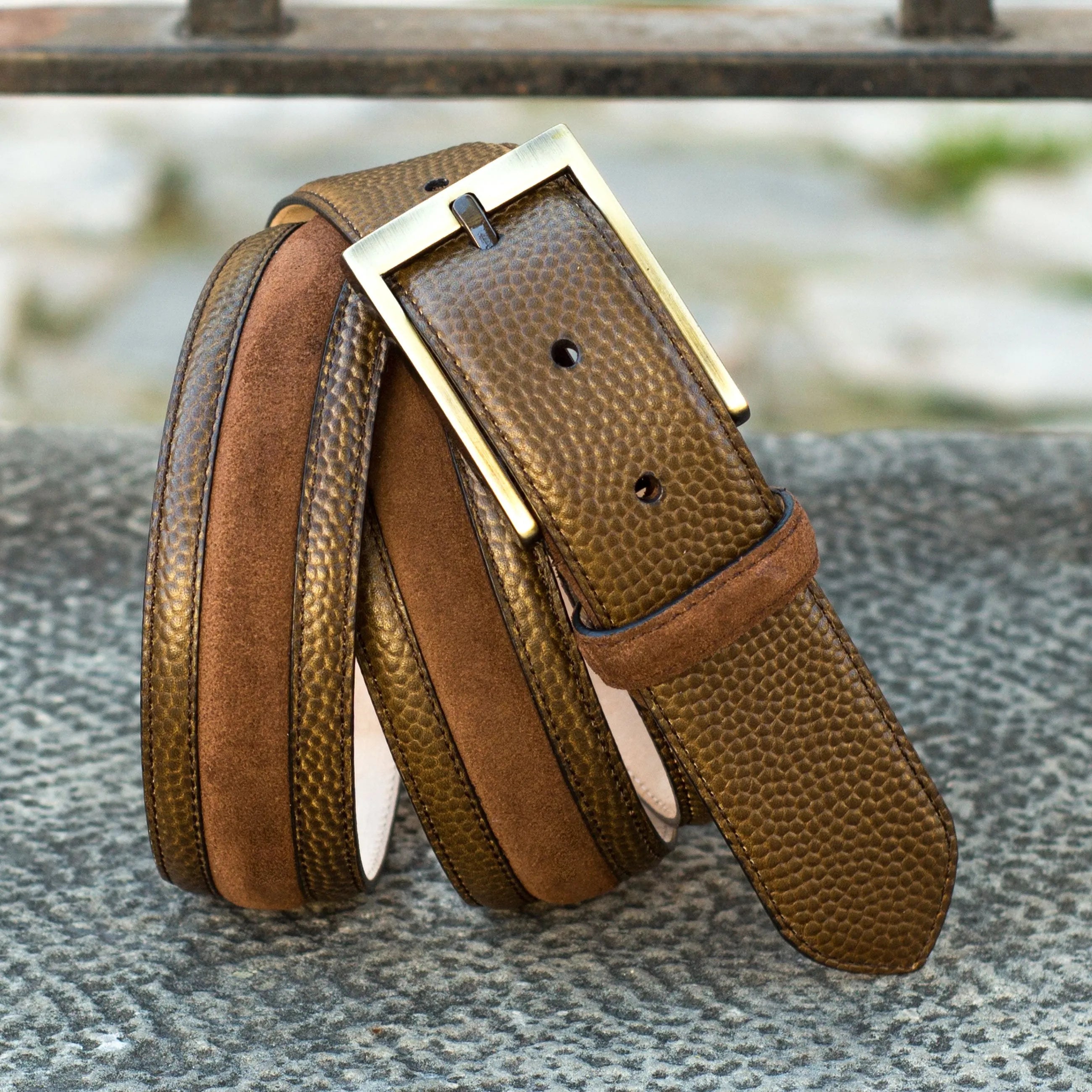 Brown leather Jordi Venice Belt with gold buckle, ideal for enhancing trainer sneaker outfits