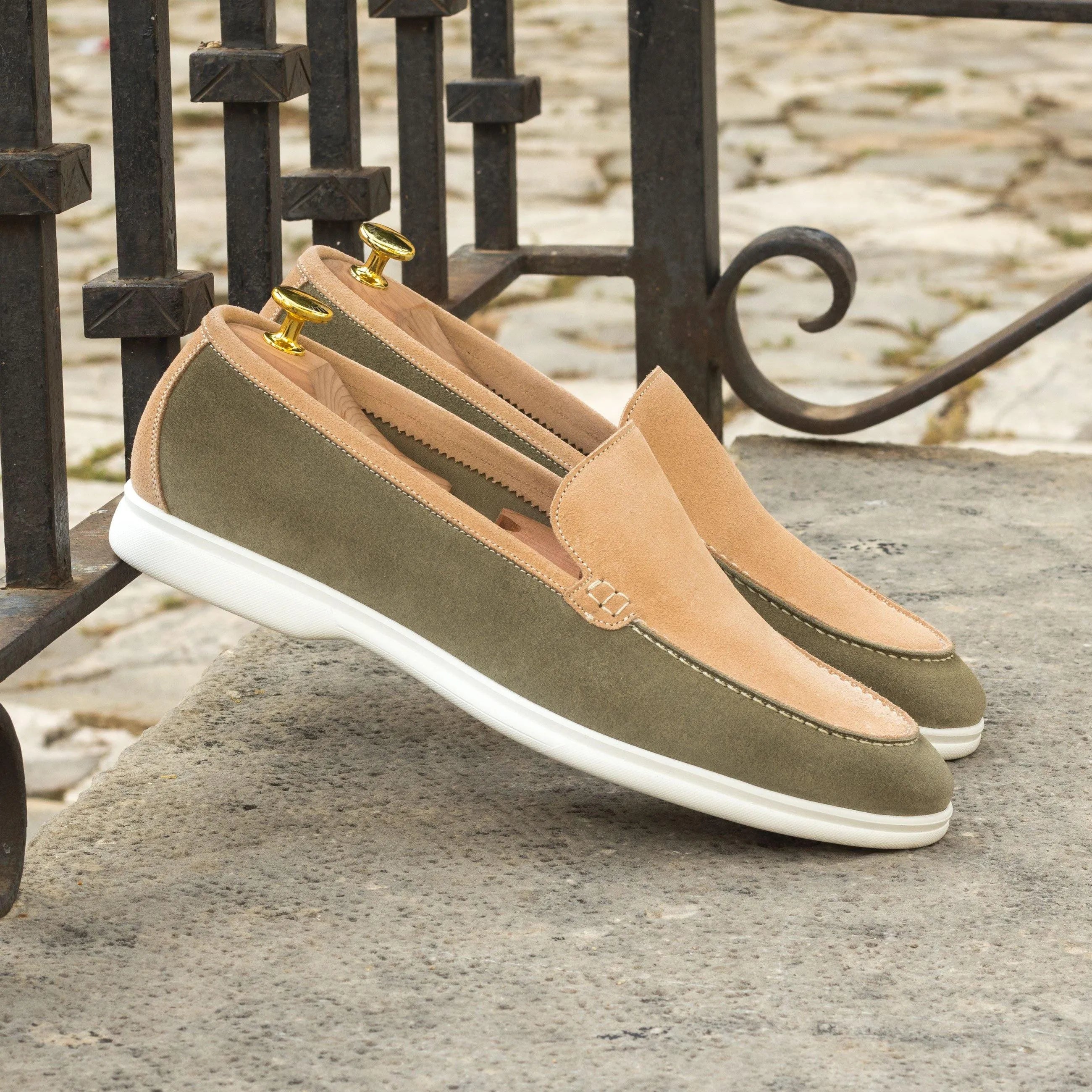 Olive green and tan leather loafers featuring Juan Moc Flex design for stylish comfort