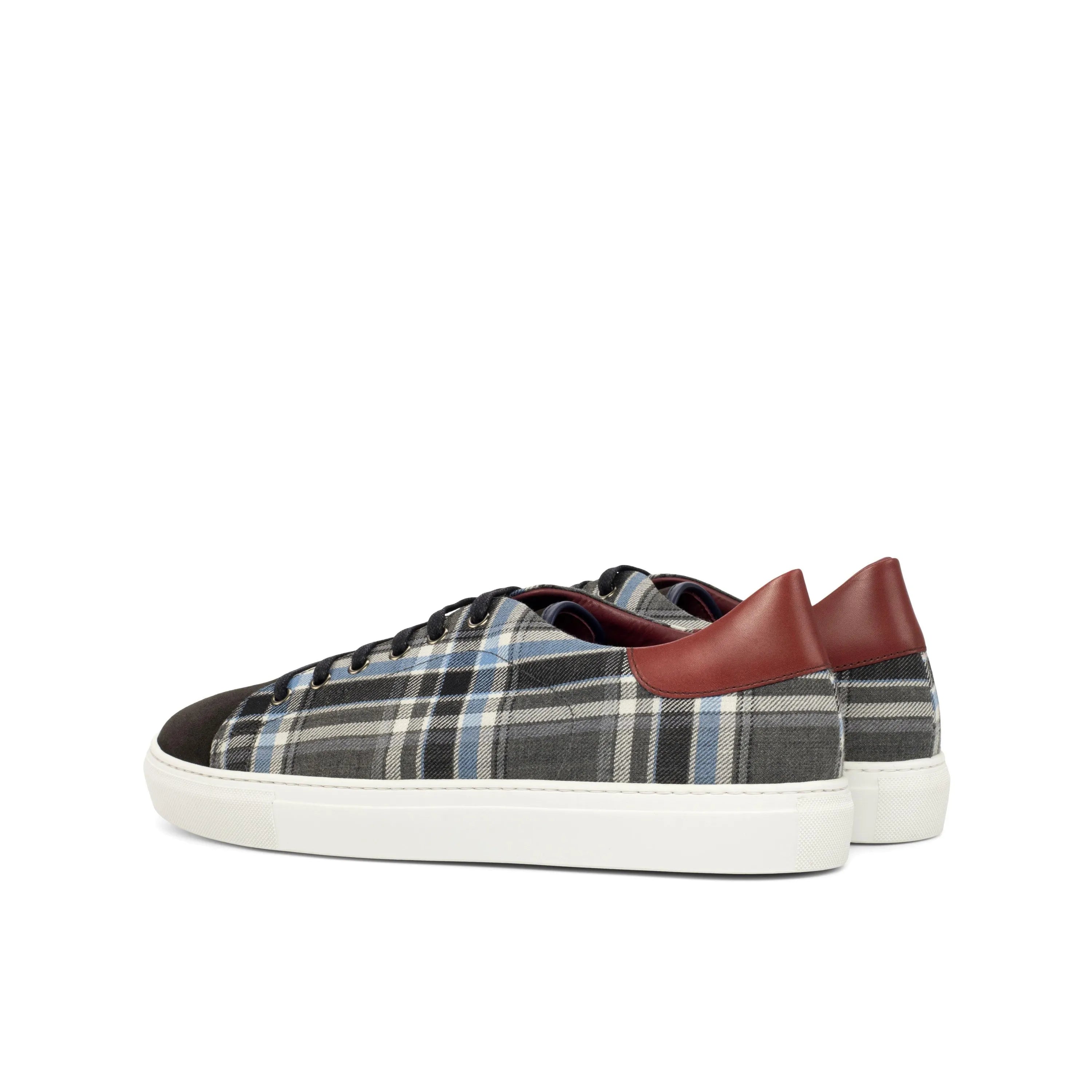 Plaid low-top Kevin Trainer Sneaker, perfect for stylish and comfortable everyday wear