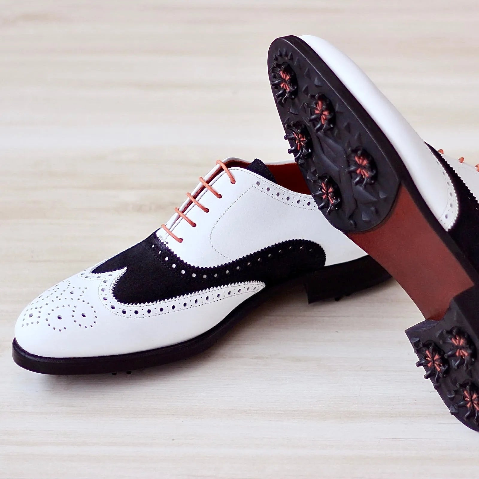 Two-tone Louize Full Brogue golf shoes with spikes for optimal performance on the course