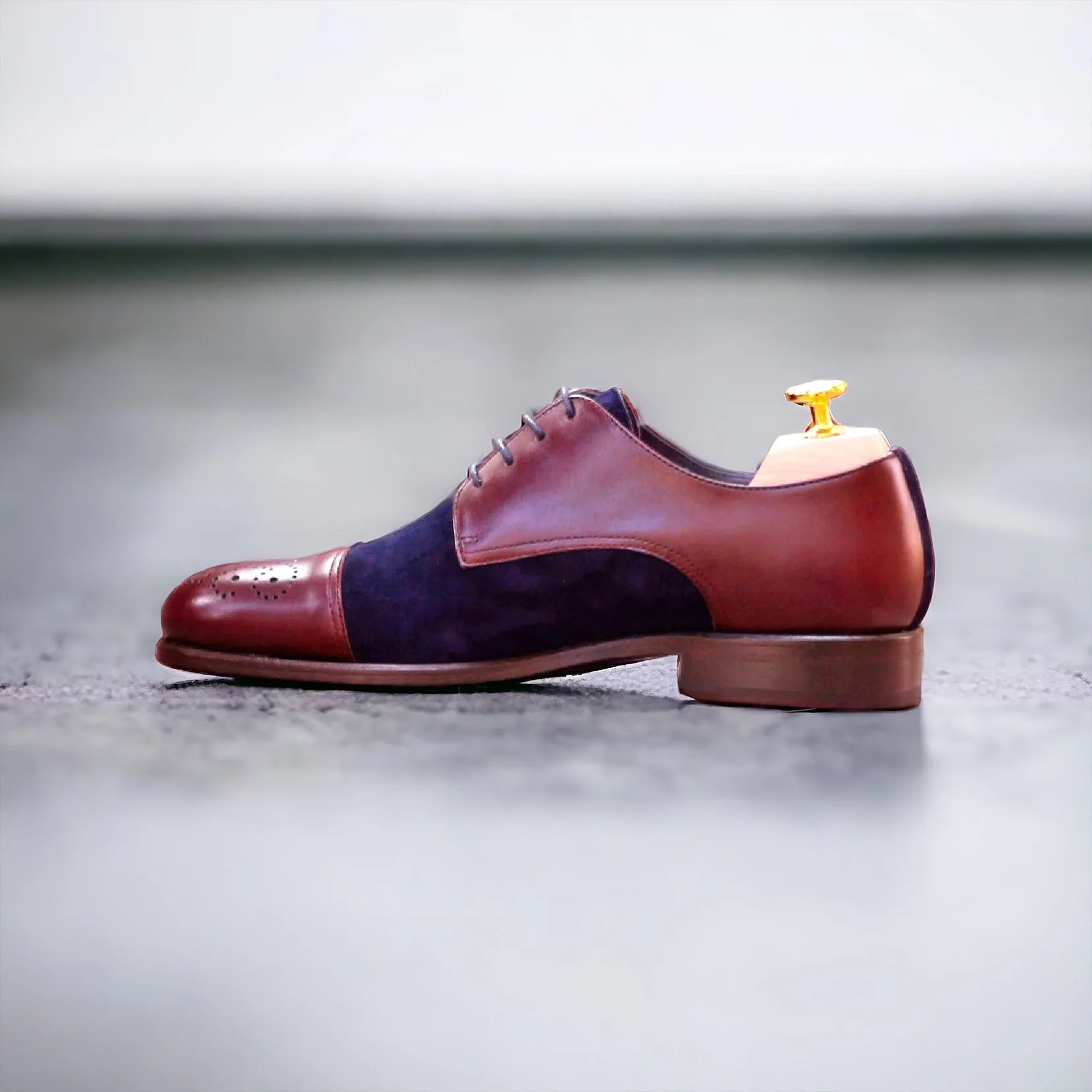 Two-tone leather Maidon Derby shoes featuring a stylish derby split toe design