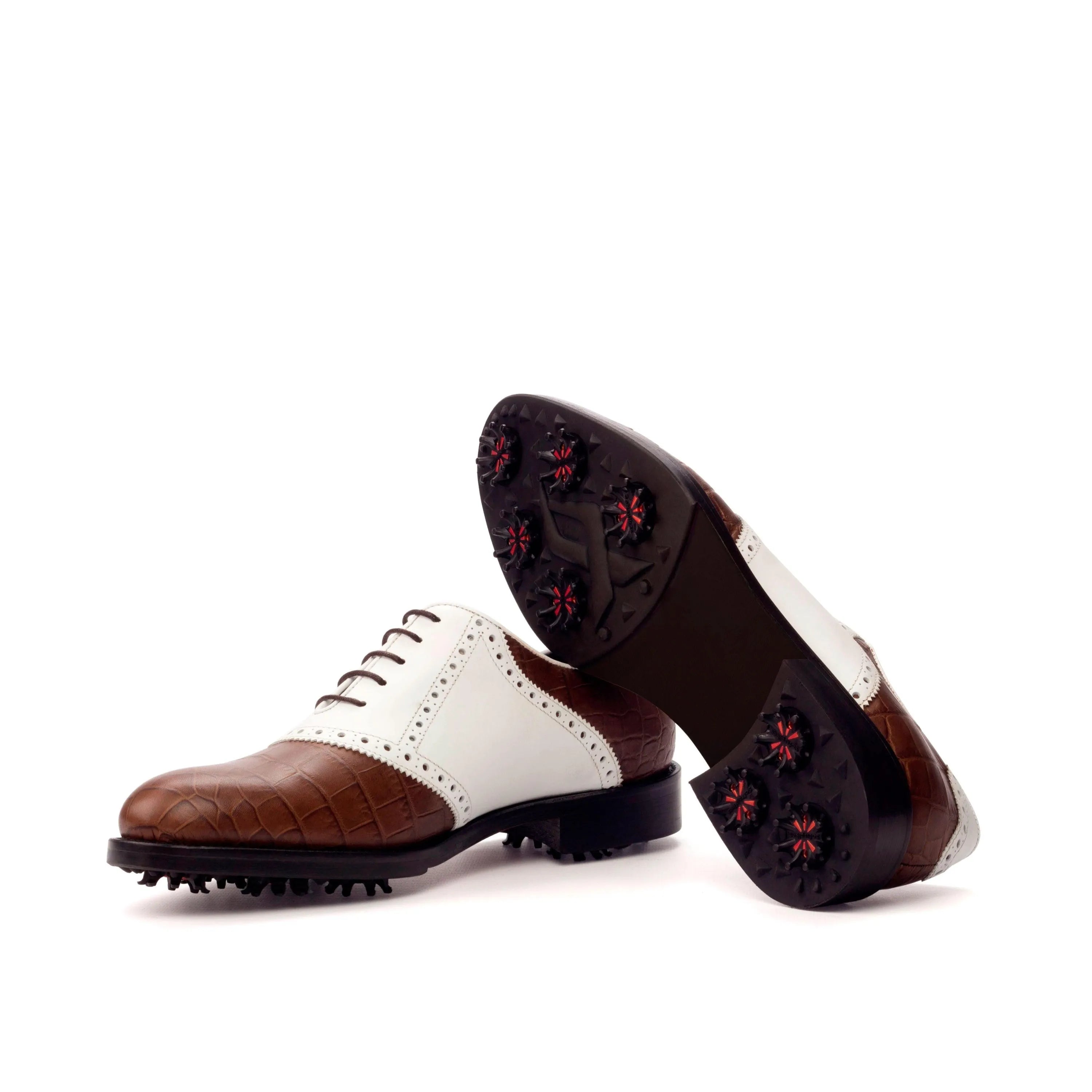 Brown and white Salvador golf shoes II, ideal for style and comfort on the course