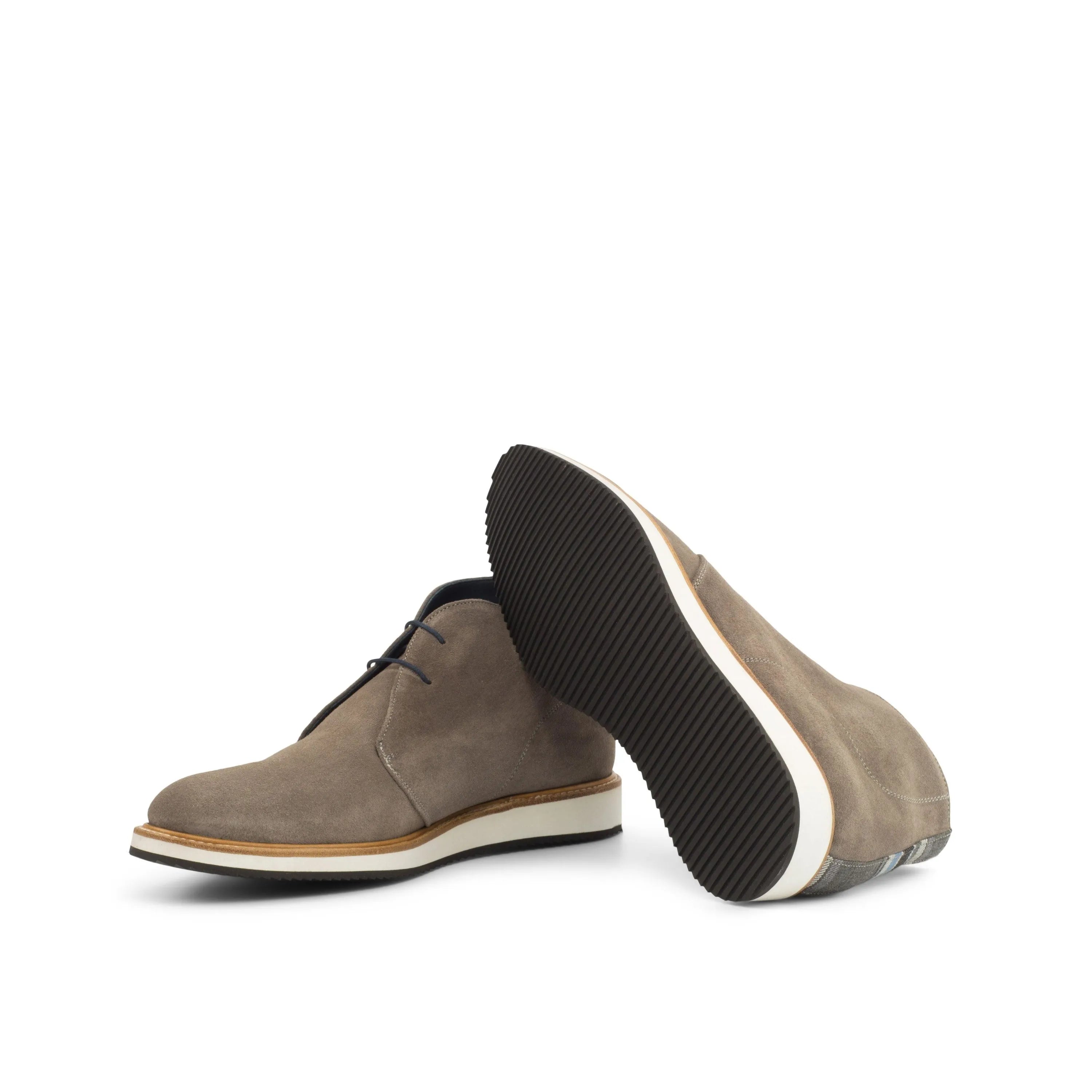 Taupe suede T42 Chukka boots for stylish and versatile footwear options