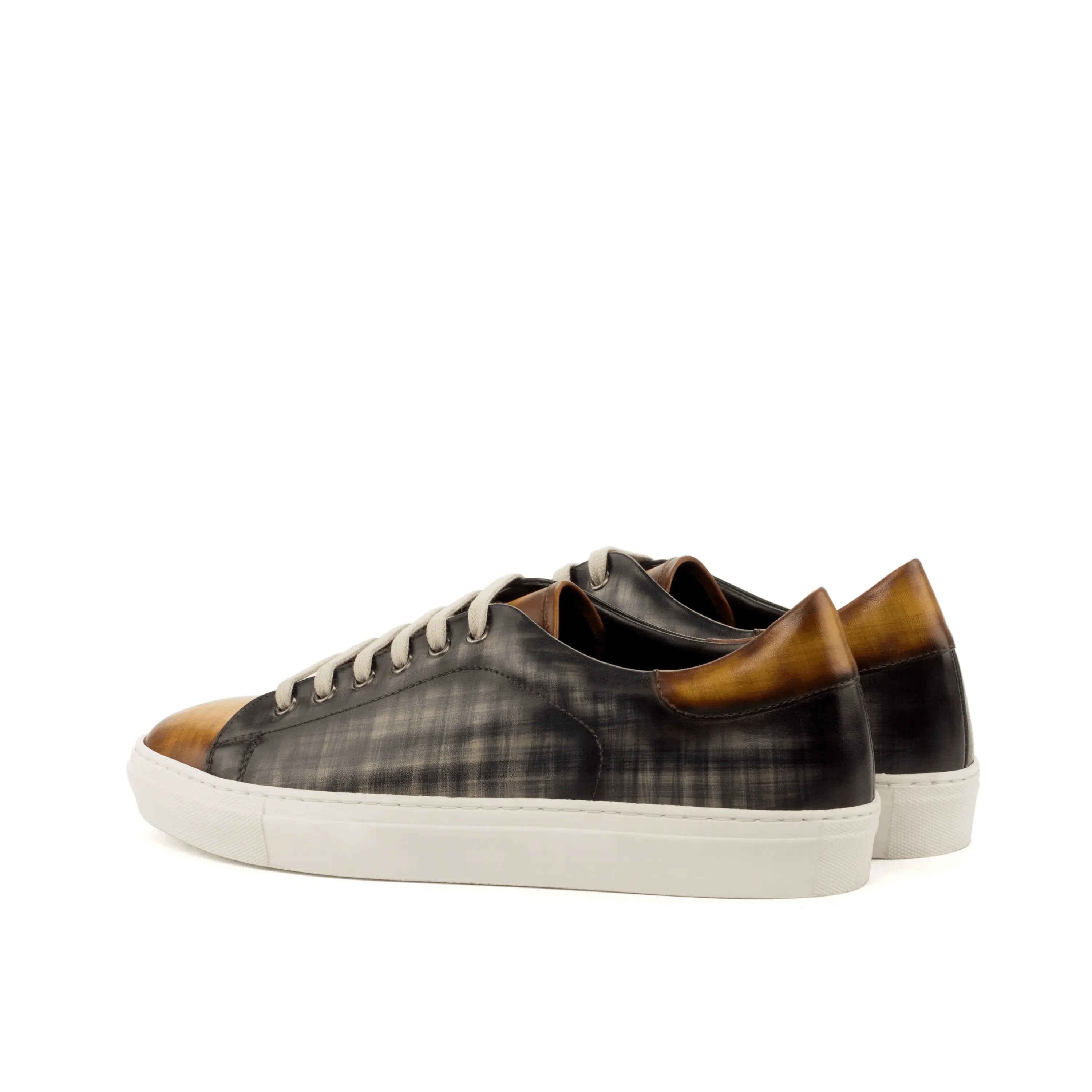 Leather casual sneakers by Tameo Trainer Patina, featuring a stylish crust patina finish
