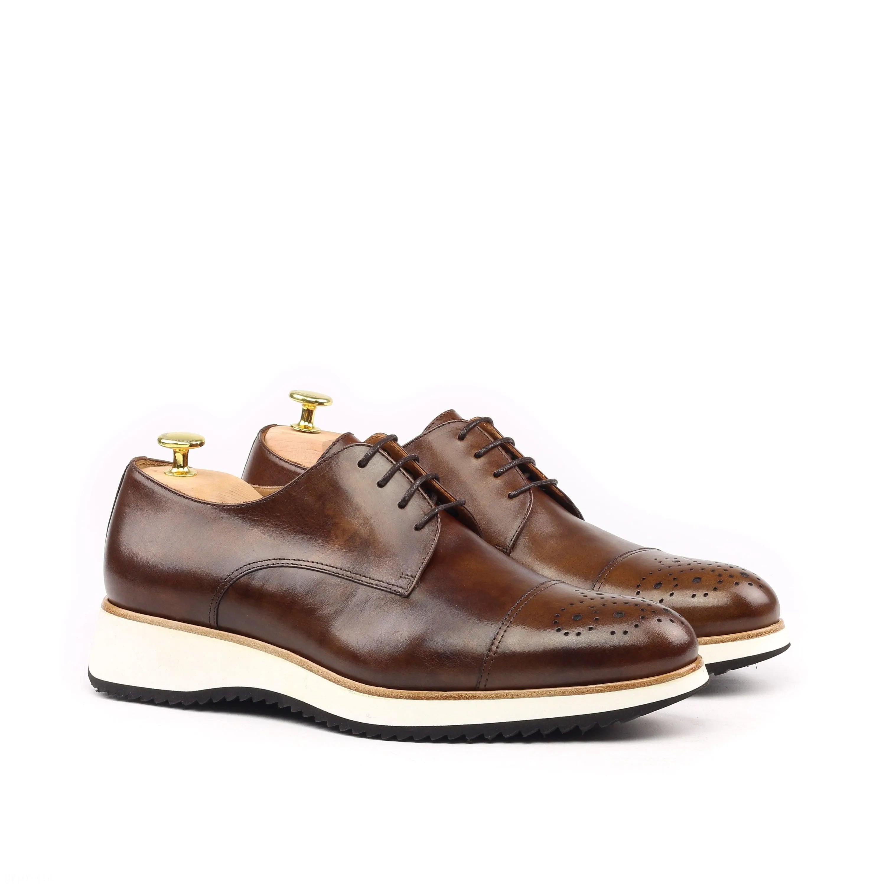 Brown leather Testino Derby shoes II showcasing elegant design and craftsmanship