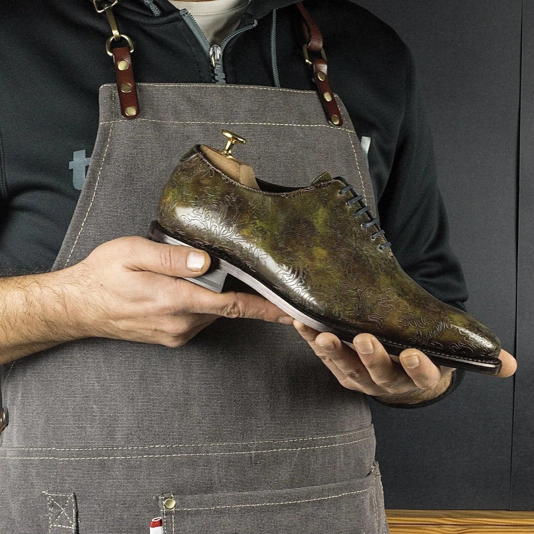 Olive green leather dress shoe Yotopia Patina Wholecut II showcasing elegant design